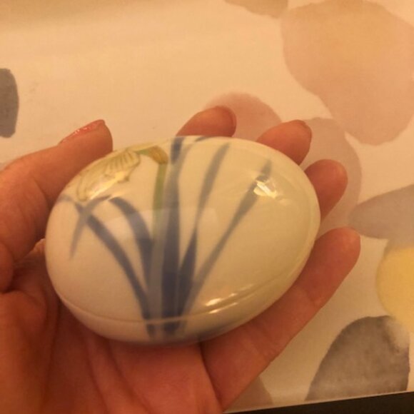 Danbury Mint Other - Danbury Mint Porcelain Easter Egg Trinket Box
